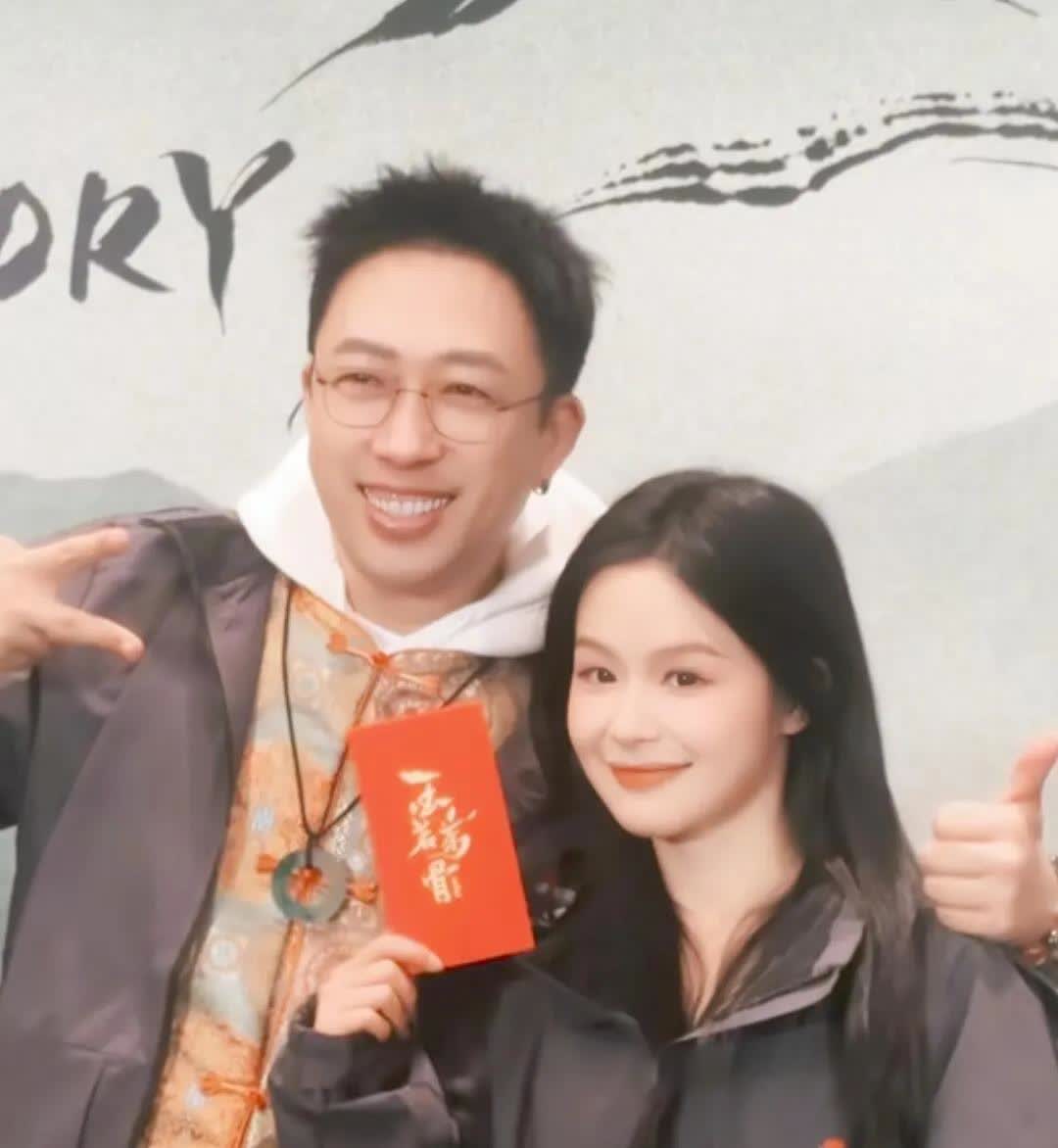 于正的眼光门槛好像越来越低了，
于正好像就喜欢这种布灵布灵的女孩，
这放着候