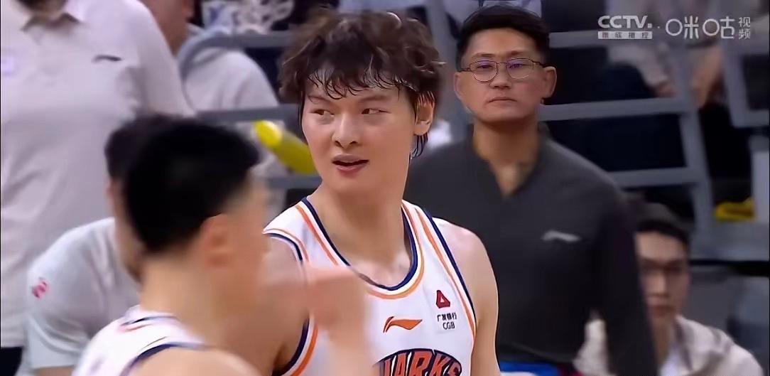 刘维伟指导因为场外事件，今晚不会出现在今晚青岛对阵浙江的比赛中
因为刘维伟妻子爆