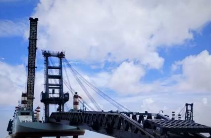 居然是现役装备，解放军登陆神器全面试验，高速路架上敌占岛屿？
?近期啊，登陆驳船