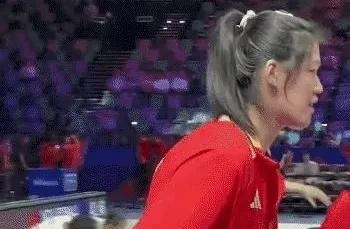 李盈莹好好养伤吧，可别美国阿灵顿站又去当编外人员，随队送水什么的了！2025世界