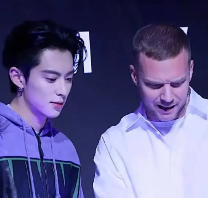 生图帅成这样？ ​​​太精致了