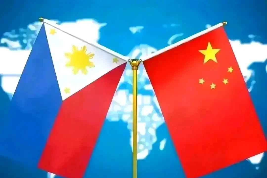 小马科斯变脸：突然示好中方











---










