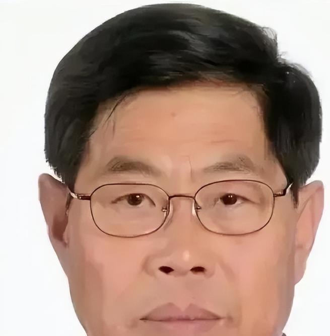 2007年，中国东风-31导弹设计师郭万钧，泄露我国绝密情报被判死刑，他之所以会