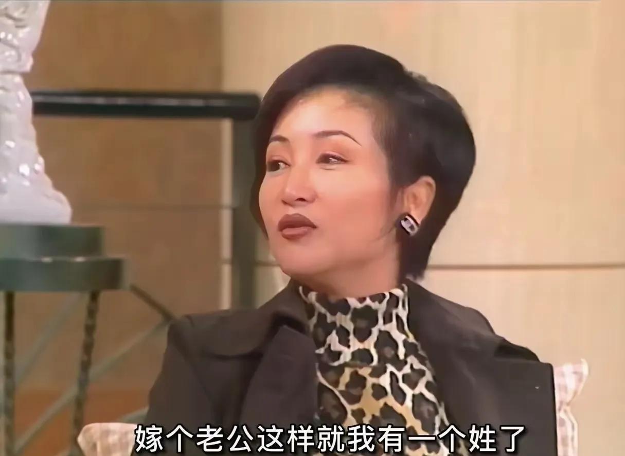终于知道为什么狄波拉说起自己跟谢贤的婚姻失败，没有指责的味道了，因为她说的都是我