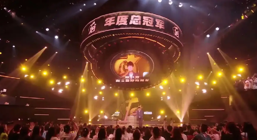 《脱口秀和他的朋友们》赚大了，从以下几点可以看出：
1，今年的参赛选手增加到了5