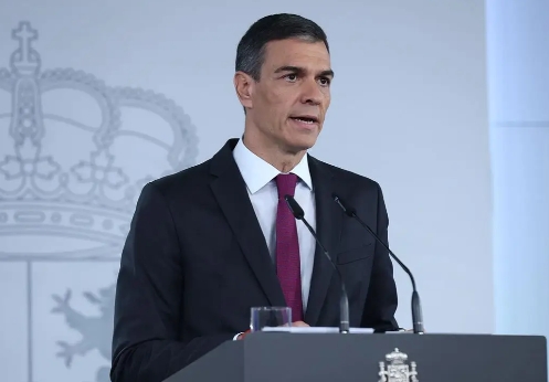 西班牙首相桑切斯在欧盟会议上发出一个质疑，让第18轮制裁搁浅。桑切斯批评布鲁塞尔
