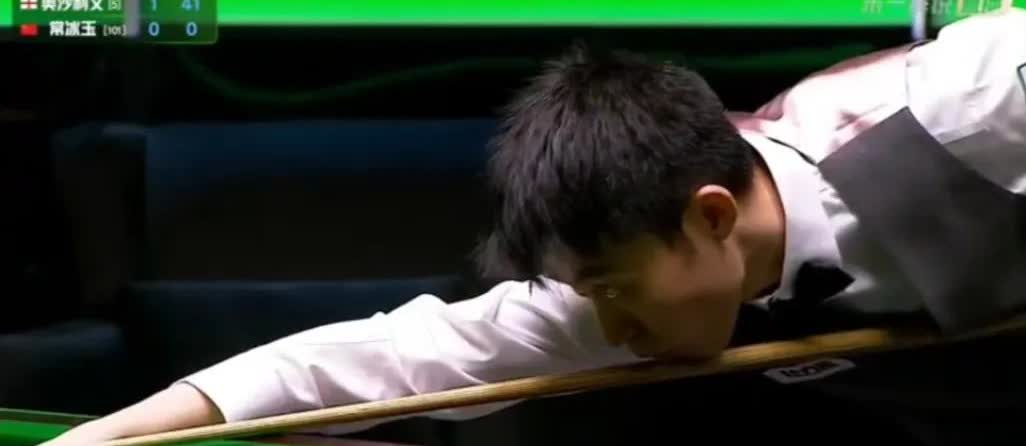 上半场前四局先后结束：
 赵心童 1：3 韦克林，
 丁俊晖 2：2 霍金斯