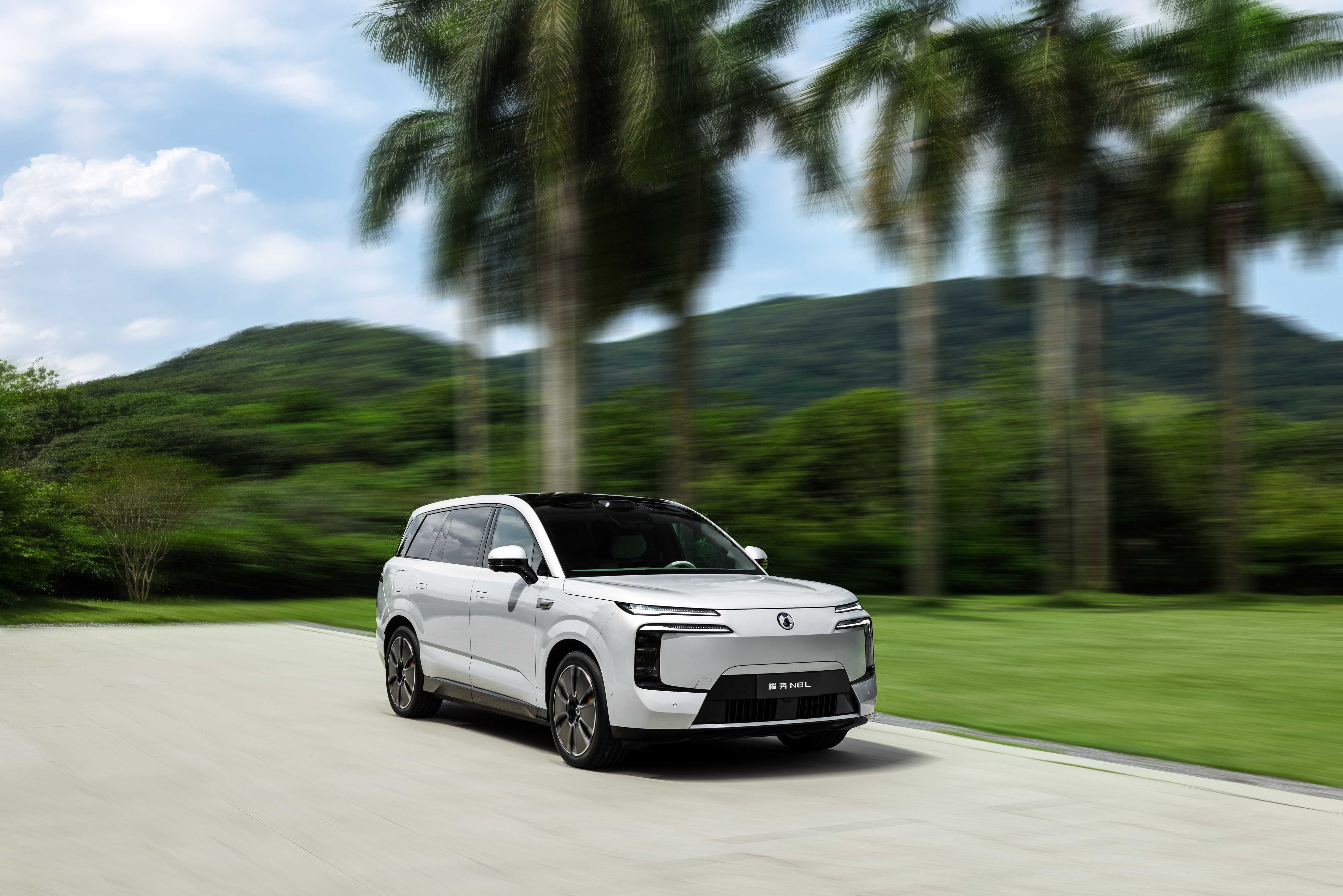 顶级科技统统标配，腾势N8L预售31.98万起，重新定义家庭豪华出行标杆