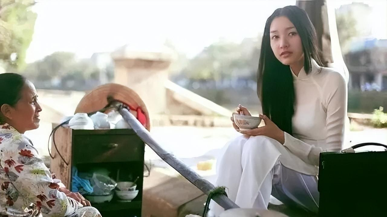 越南女子嫁给中国大龄剩男，2年后探亲变化巨大，引发亲戚热议：中国生活究竟如何？