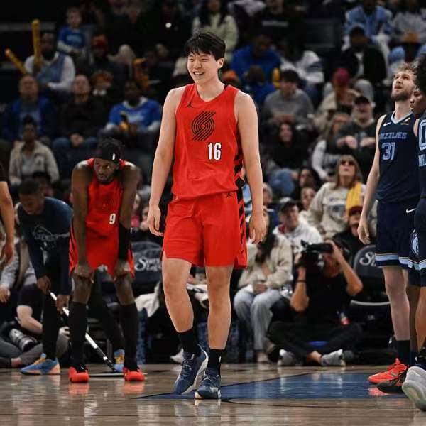 杨瀚森目前在NBA联盟中的势头越来越好了
继上一场在NBA常规赛对战灰熊时，代表