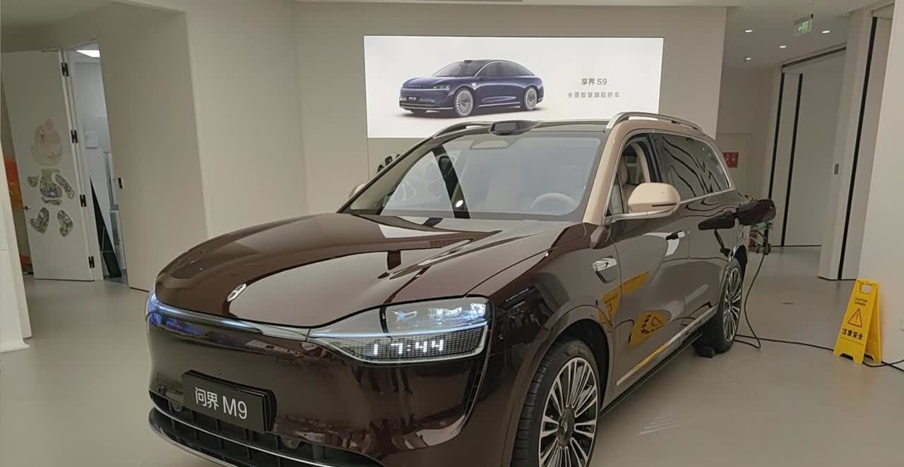 实话实说，问界M9的外观内饰设计还是超越腾势N9的，总体感觉问界M9比腾势N9多