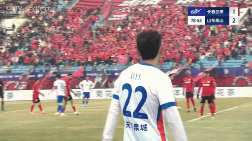 【李源一助攻梅开二度！球迷：国足不要我们要！】
昨晚泰山2-1亚泰，李源一直接参