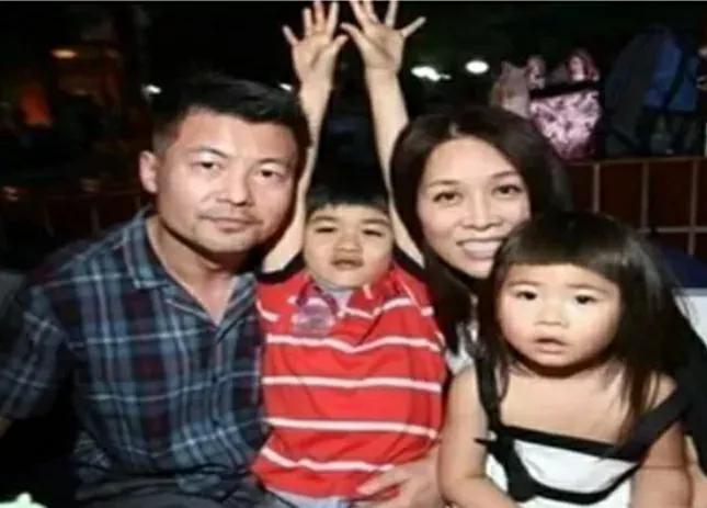 2004年，那英怀孕7个月时，未婚夫高峰，此时传出已经有了私 生子，那英表示：我