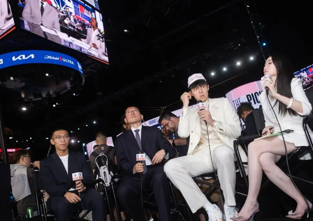 杨瀚森该如何在开拓者众多中锋中脱颖而出？首先要保持积极乐观向上的心态，谦虚谨慎，