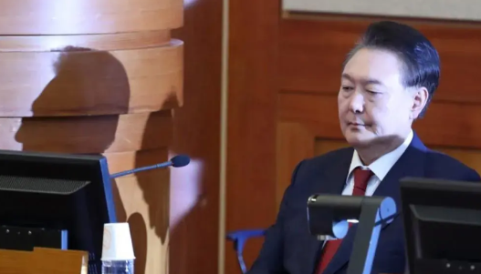 尹锡悦落选
韩国的最新民调显示，最大在野党共同民主党李在明被认为是下届大选的最热