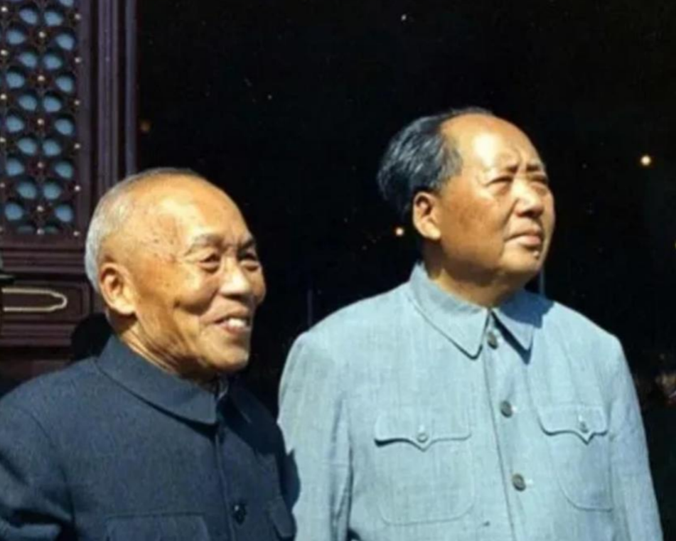1965年李宗仁回国后曾委婉提出想担任全国人大的副委员长，不过毛主席认为按照李宗