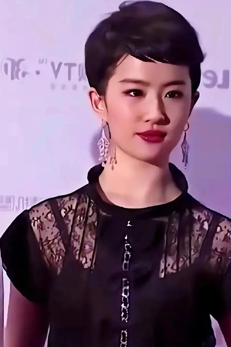 刘亦菲和章子怡比短发她们之中谁更美？
最近娱乐圈女艺人突然流行短发了，刘亦菲和章