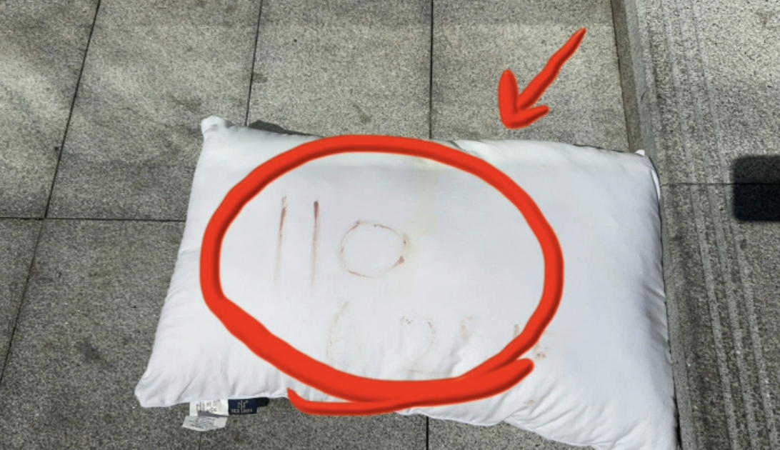 外卖小哥瞥见带血枕头！6个数字救下被困30小时女子
一个带血的枕头，三行歪歪扭扭