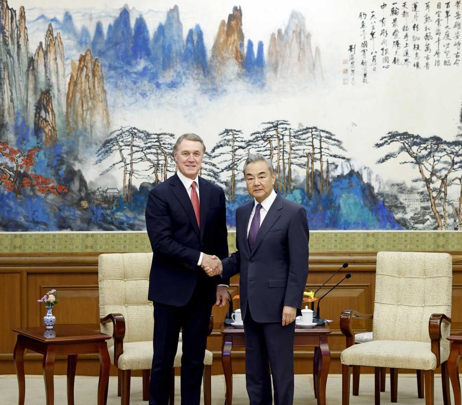 王毅外长在6月3日会见美国新任驻华大使庞德伟时，显然对特朗普政府近期的言行非常不