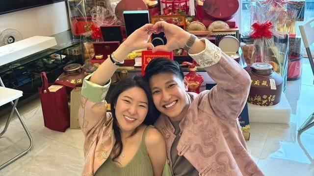 76岁许绍雄北京陪女儿，父爱如山？