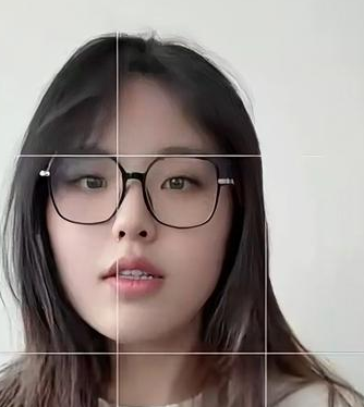 中国女篮球员李月汝晒出自己跳手指舞的欢乐时刻，她配文写到：“永远只是助词，当下才