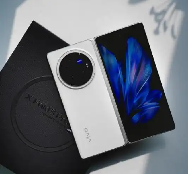 vivo X Fold5的具体情况都已经曝光了，主打轻薄的主旨依旧没有变，手感表