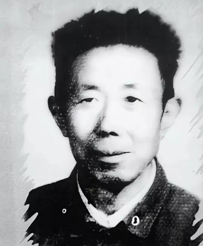 1949年张掖城下，一个50多岁的胖子蜷伏在马上，匆忙带着几个心腹，还有新娶的小