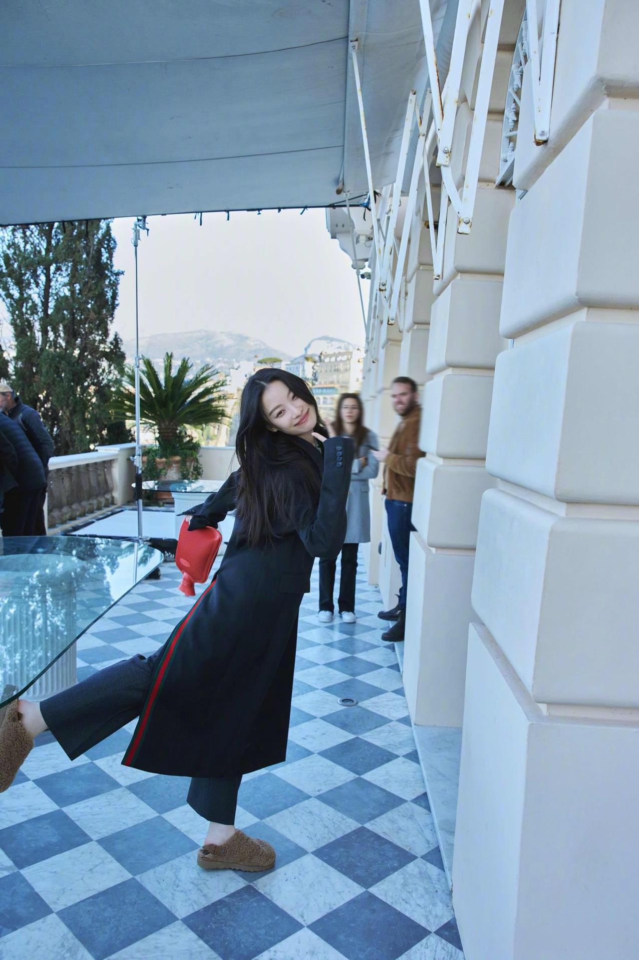 倪妮，170cm，国外旅行。