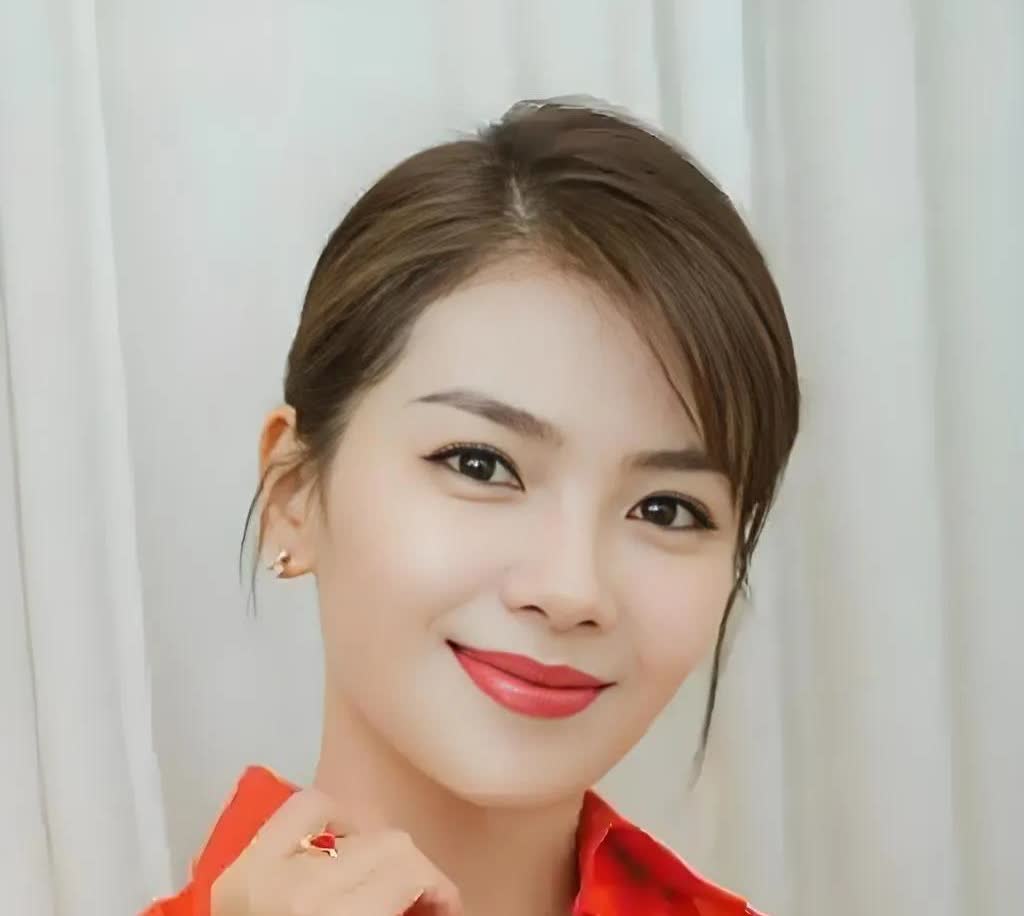 刘涛说：

我对不起他，他年入过亿，

曾多次向我求婚，至今还单身，
