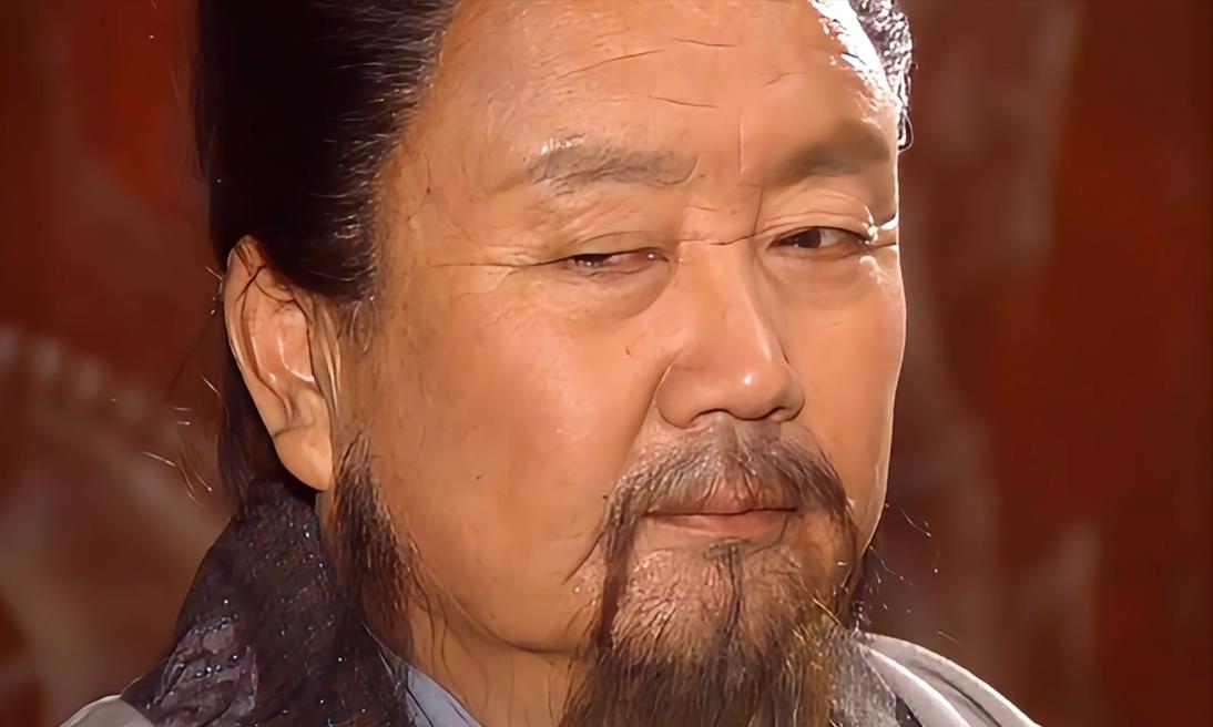 董卓肥胖的身躯倒在宫门前，吕布再次完成了惊天一刺，东汉朝局在这一刻发生了翻天覆地