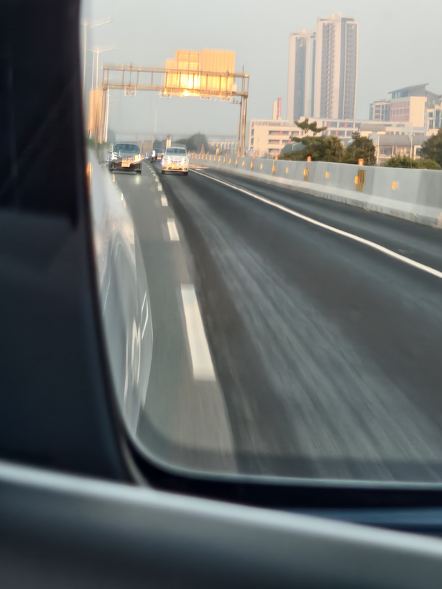 ES8自动驾驶的时候太靠右
大家的 ES8 自动驾驶的时候会不会太靠右边了，我走