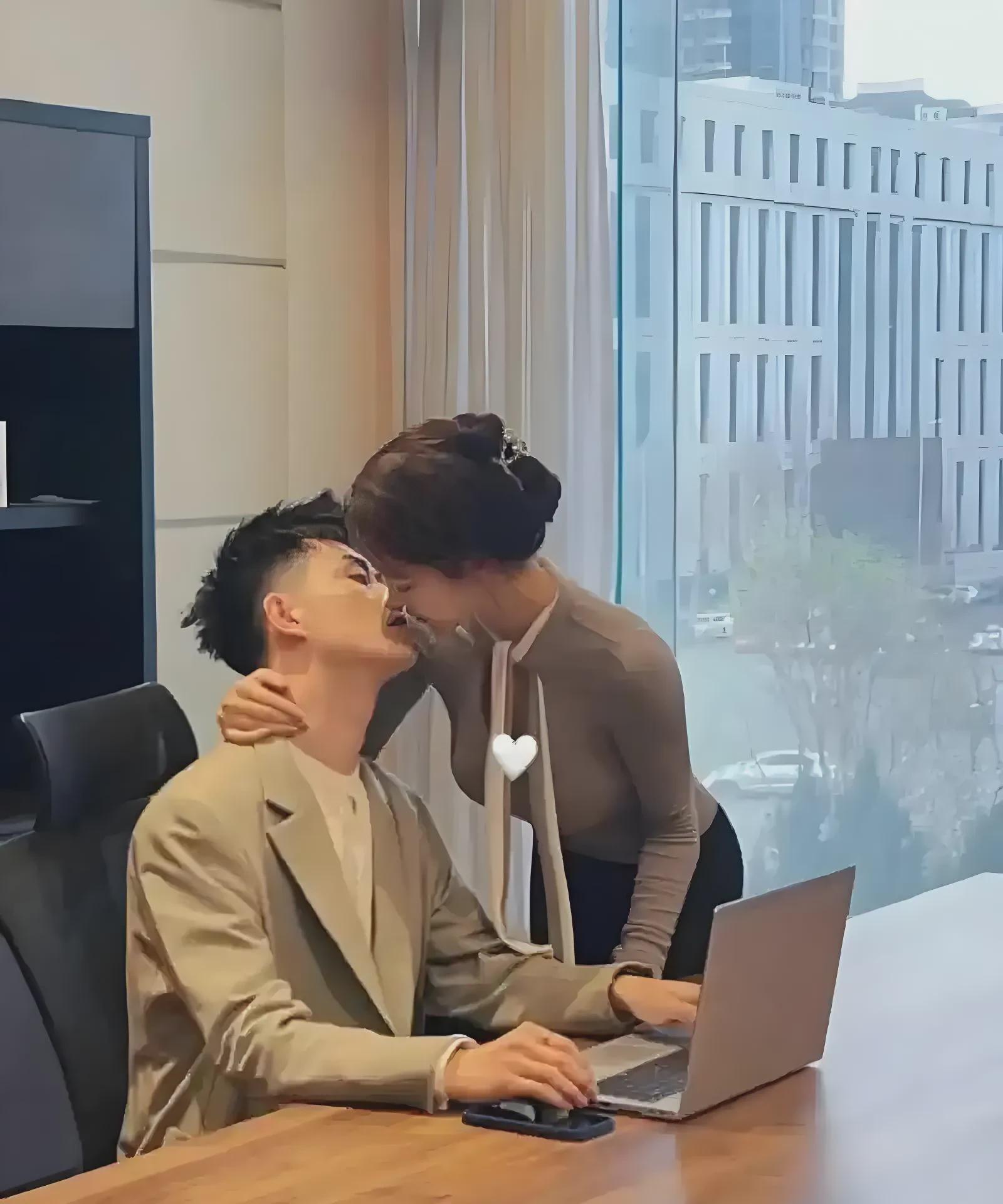 我与公司一位女同事发生冲突，我的薪资从每月一万五千元骤降至六千元，一时冲动，我递