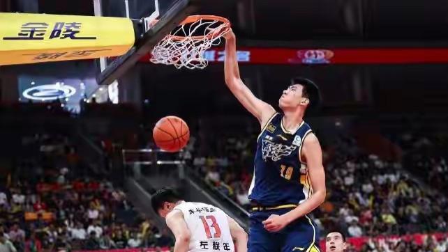 目前来看CBA本赛季最强中锋！