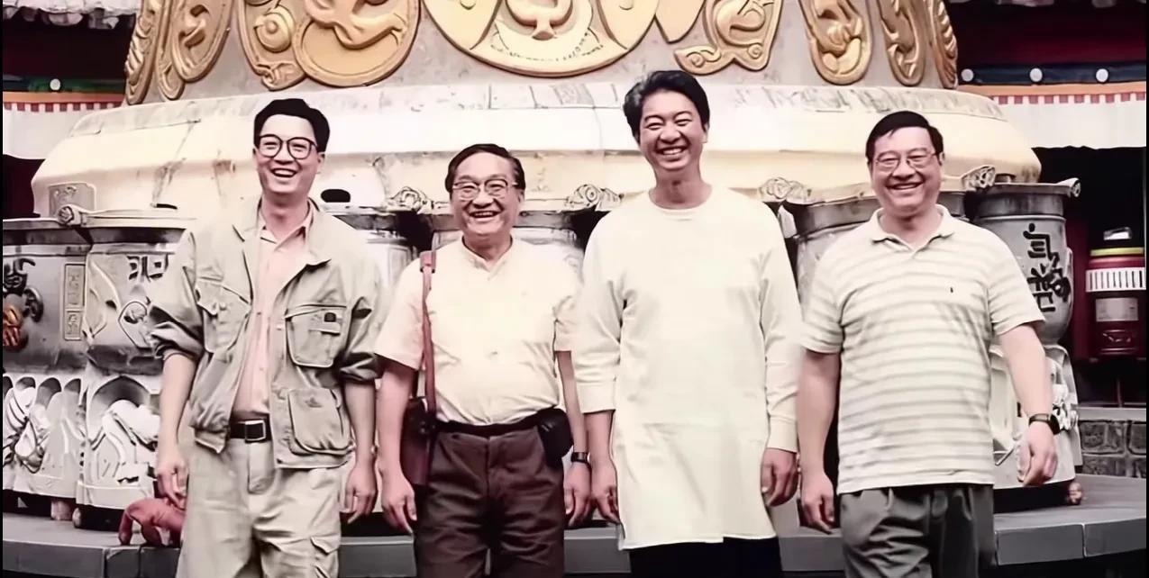 痛心！蔡澜也走了，至此香港“四大才子”天堂集合完毕！
左起黄霑，金庸，蔡澜，倪匡