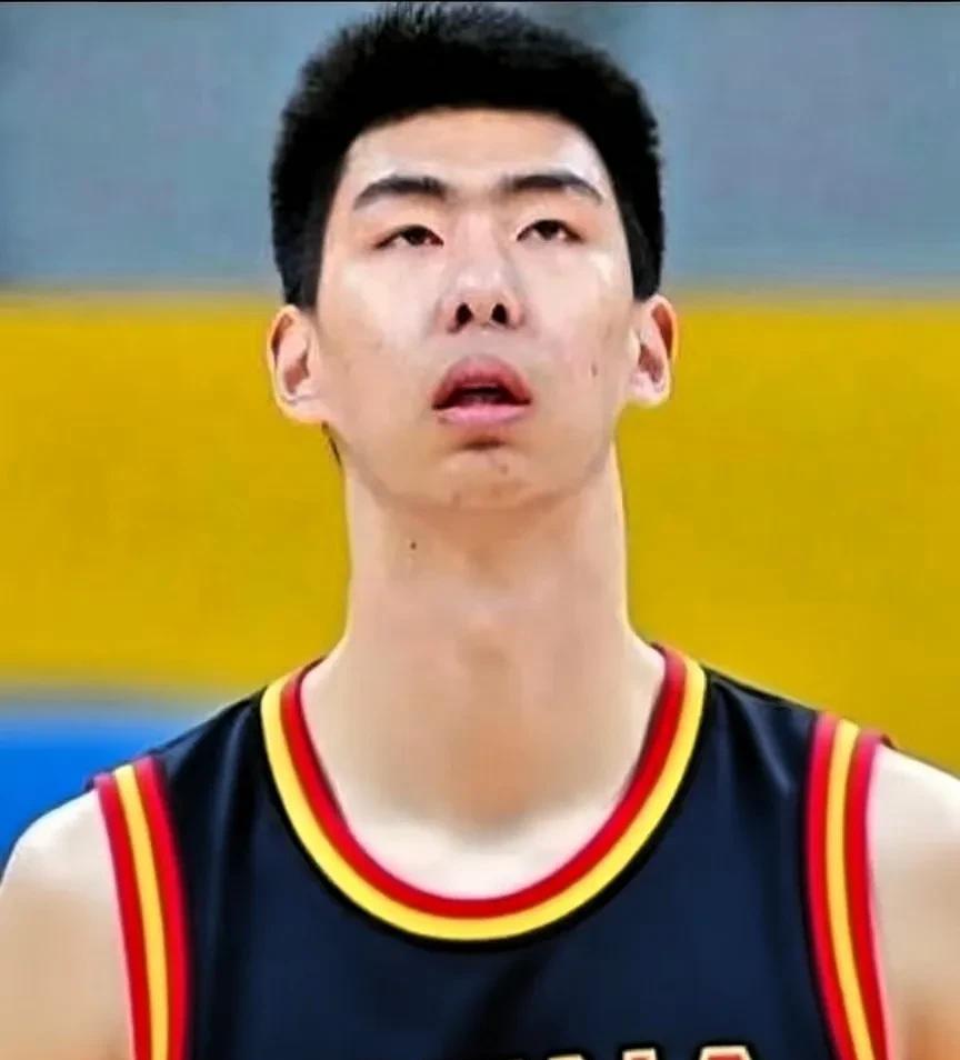 徐昕没料到吧！余嘉豪和杨瀚森纷加盟海外联赛，cba三大年轻中锋仅剩下徐昕留守，在