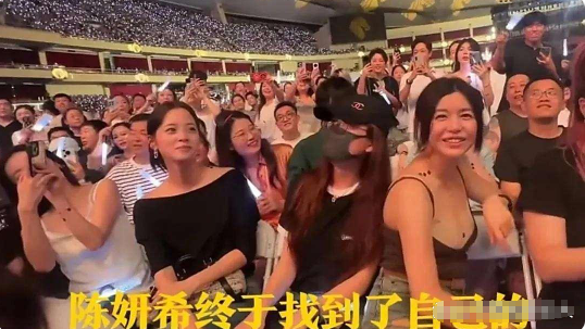 这俩人真的很普通，肉肉滴

