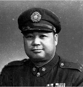 1943年，黄维见军粮发霉还掺着砂石，给何应钦的办公室寄去了一袋。何应钦大怒，派
