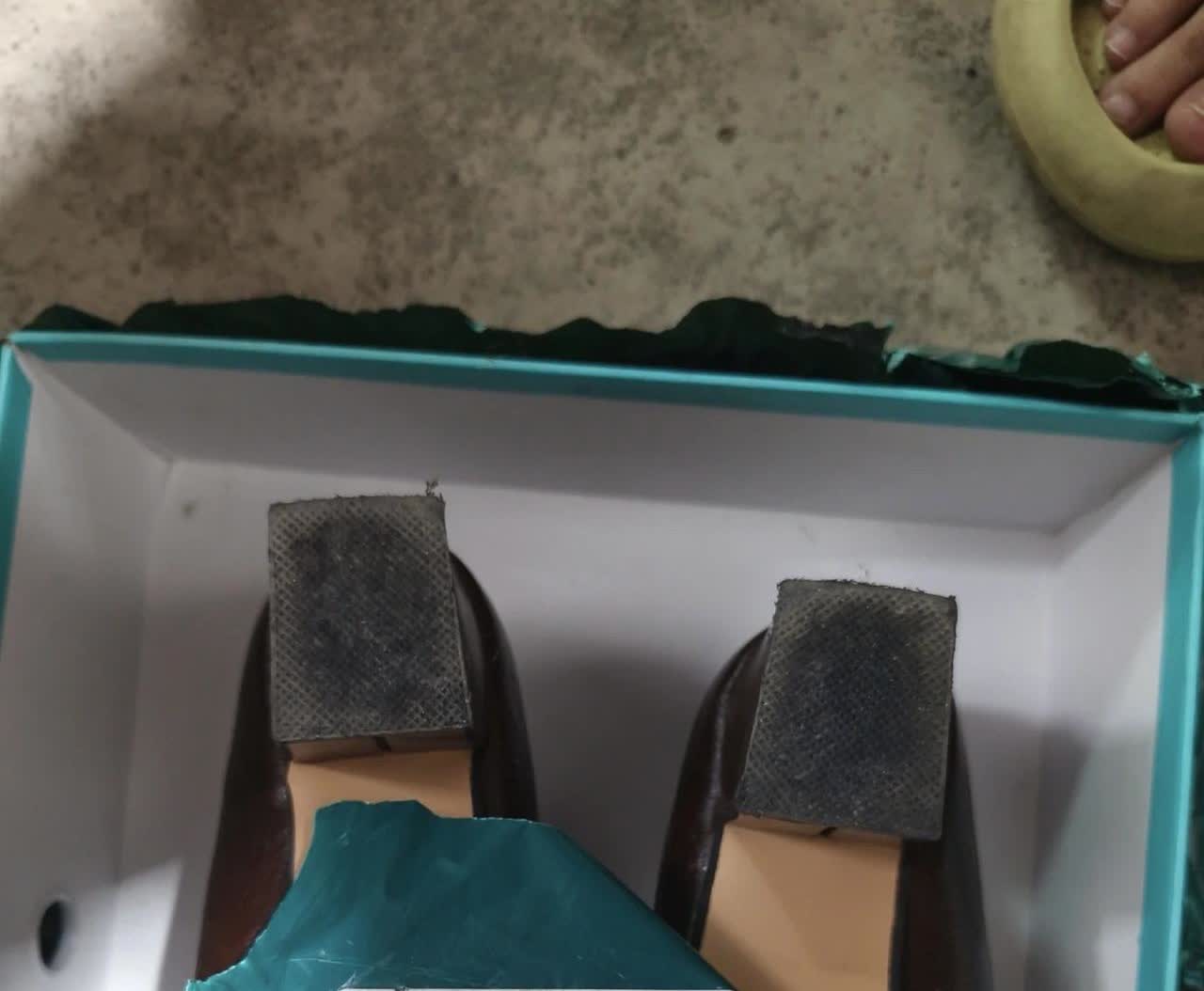 不是七天无理由退货吗？穿了两天磨脚商家拒收！

严重欺骗消费者，商家说磨脚不