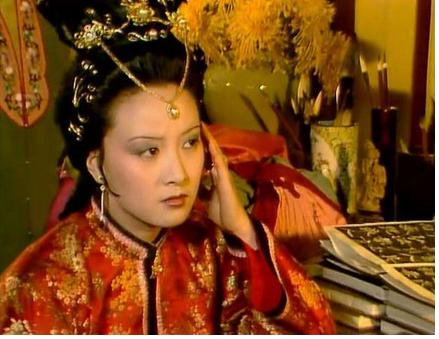 贾府查出许多借券，连两位王爷都无法遮掩，是王熙凤一人之过吗？