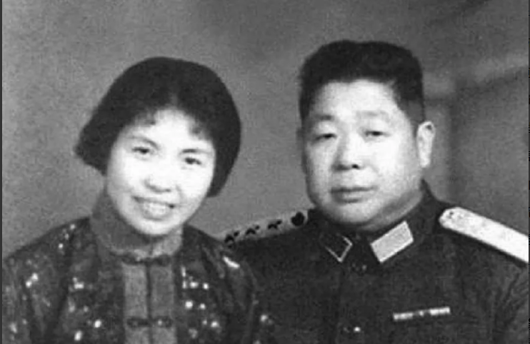 1949年，陈赓在上海见到了小姨子。多年不见，小姨子出落的亭亭玉立，已长成了大美