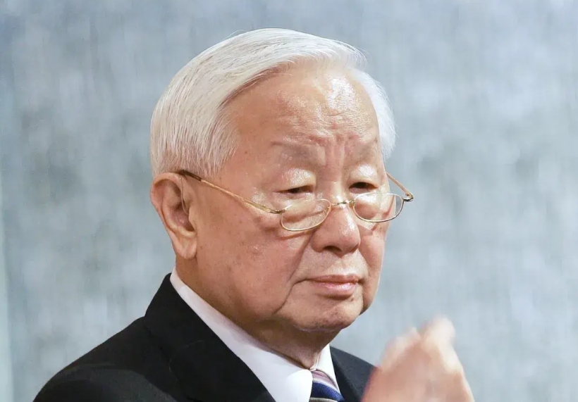 美国奴才张忠谋的下场

张忠谋，地道出生在浙江的中国人。

既不忠又无谋。

他