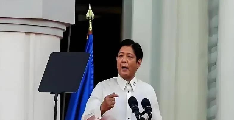 马科斯释放和解信号，莎拉为何还会坐上弹劾被告席？马科斯对华示好是真的吗？
央视新