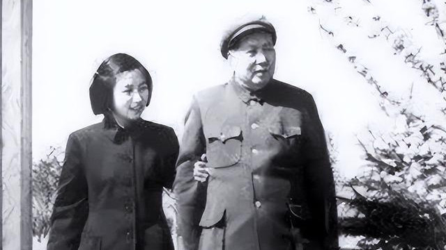 1972年，32岁的李讷离婚，毛主席得知原因落泪：讷娃的婚姻草率了