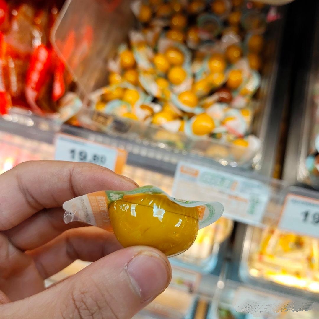 这是不是在做的时候咬了一口才打包的？