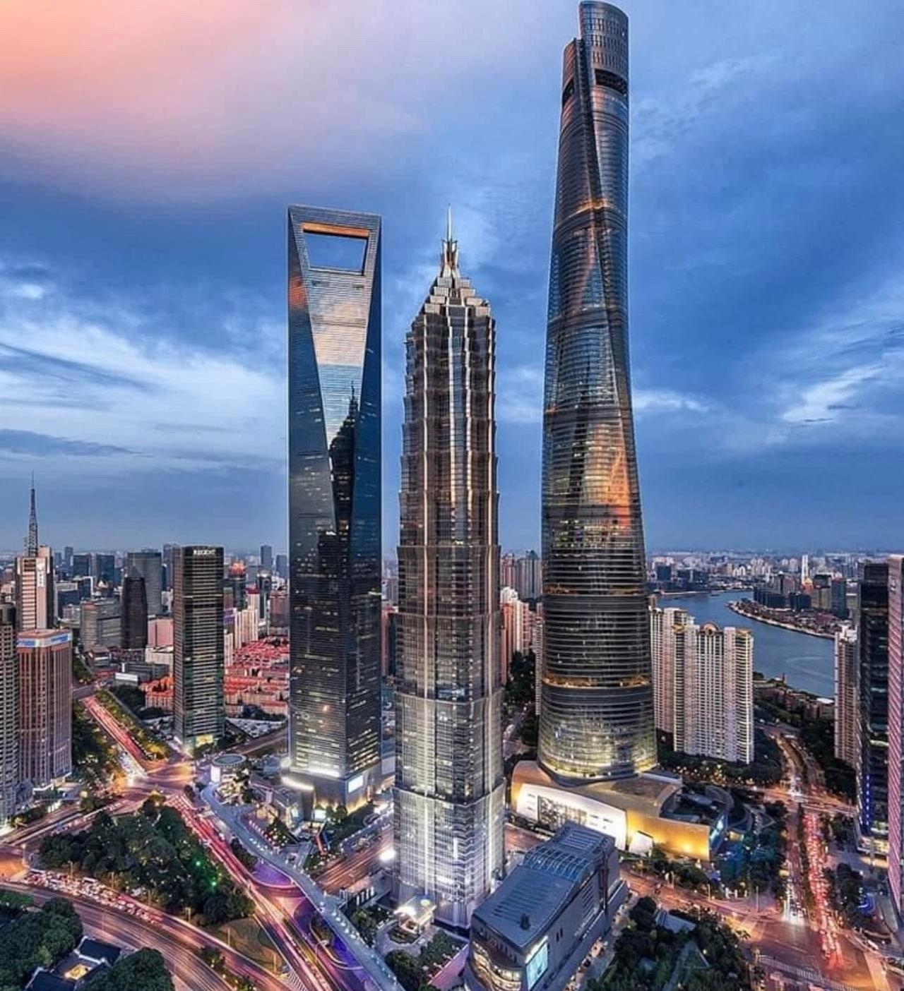 中国拥有3088座150米以上高楼，是世界摩天大楼之都。最后一张大家知道是中国什