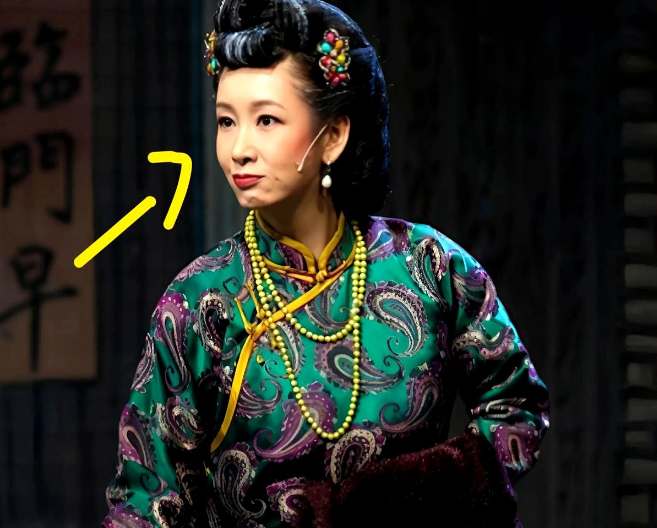 王新军啊王新军，你说你呀，娶谁不好现在好了，你老婆秦海璐又有大情况了。

之前追