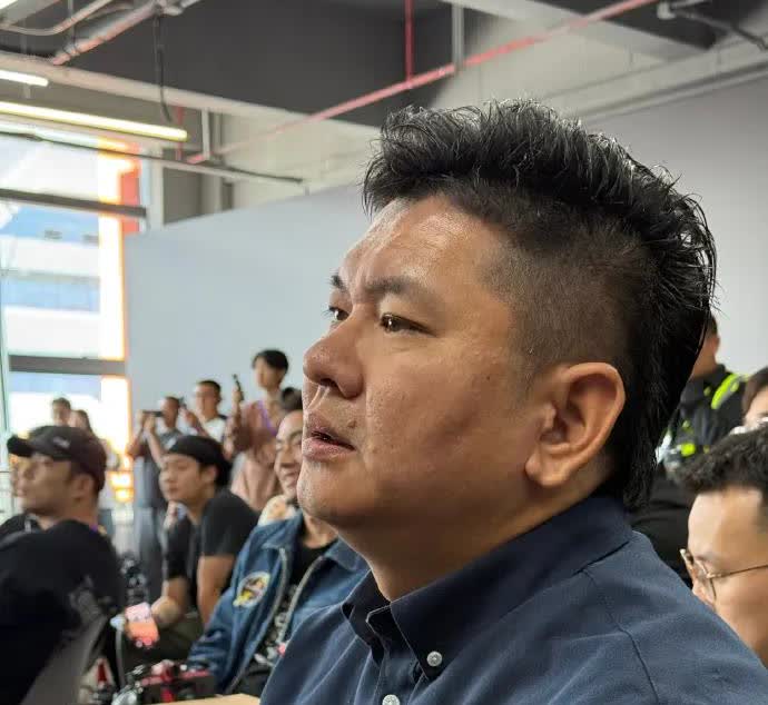 车媒圈顶流韩路自爆公司坏账高达40000000元，也就是应收款很难收回来了，甚至