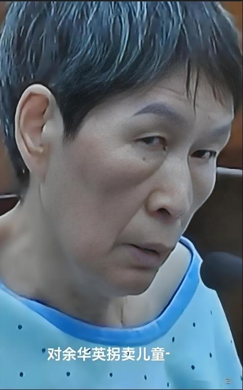 这个男的就是被余华英戴绿帽子的老公王加文，别看余华英相貌丑陋，可也是情场高手。
