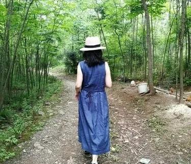 50+的女人，还是微胖一点看着年轻。
上个周末去镇江喝喜酒，我们八个女生又齐聚一