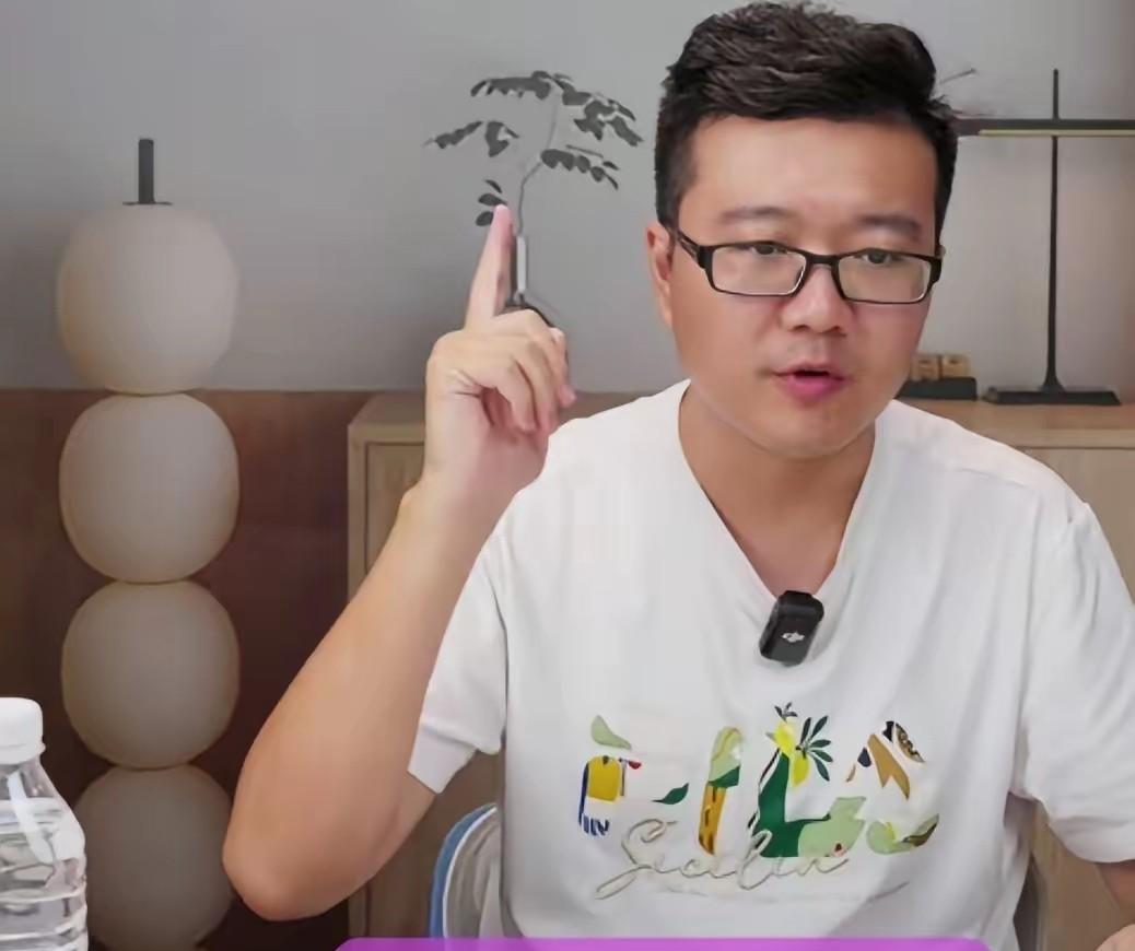 王楚钦为什么赢小勒布伦那么轻松，而林诗栋赢勒布伦那么难？
关键是王楚钦心理成熟，